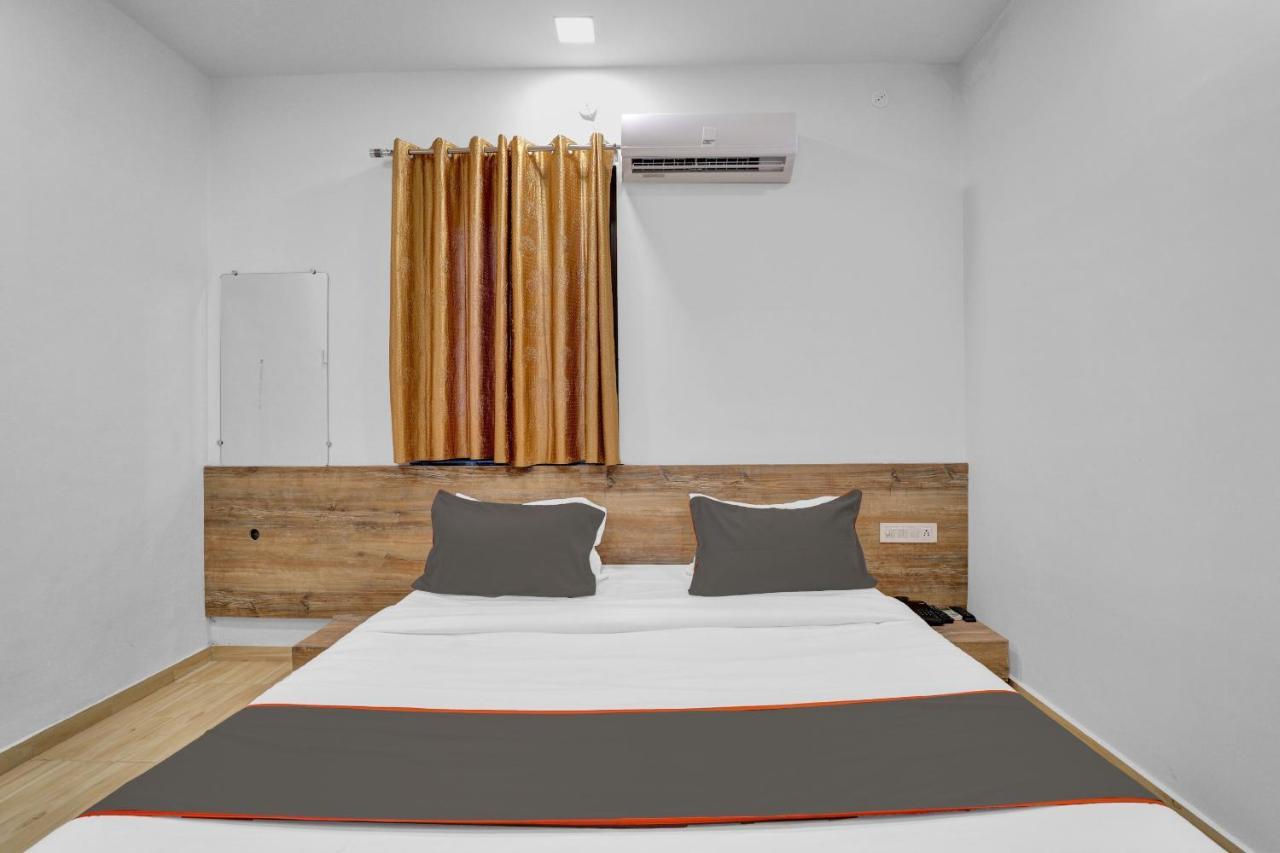 Collection O 83344 Hotel New River ราชโกฎิ ภายนอก รูปภาพ
