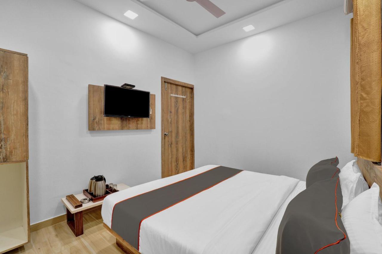 Collection O 83344 Hotel New River ราชโกฎิ ภายนอก รูปภาพ