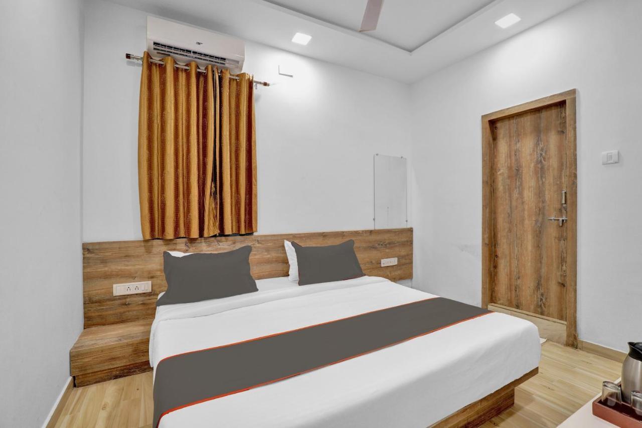 Collection O 83344 Hotel New River ราชโกฎิ ภายนอก รูปภาพ