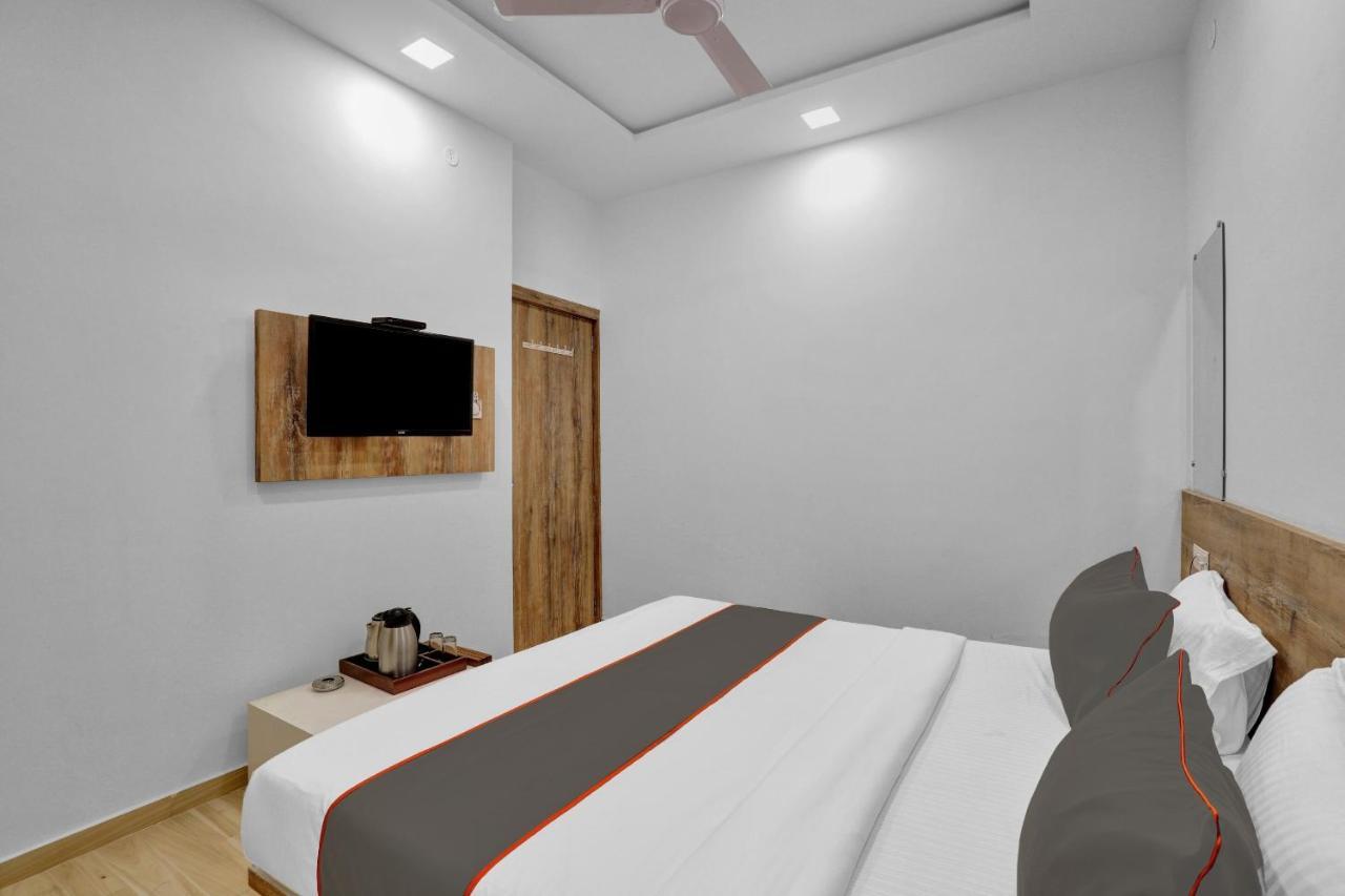 Collection O 83344 Hotel New River ราชโกฎิ ภายนอก รูปภาพ